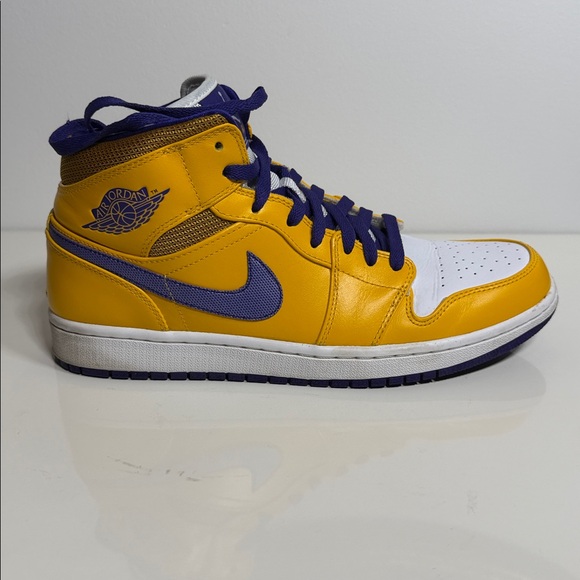 NIKE Air Jordan 1 Mid - US Mens 10 - Picture 3 of 11